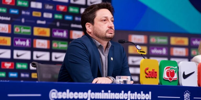 Arthur Elias anuncia convocação da seleção feminina para a FIFA Series