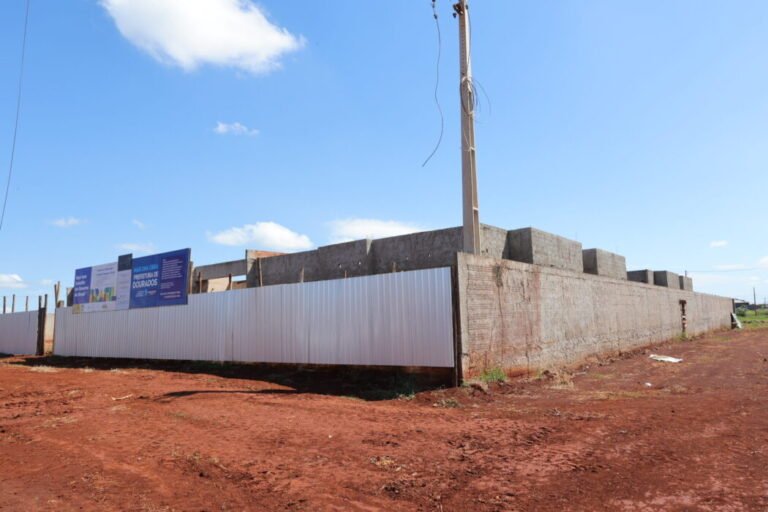 Prefeitura retoma obra abandonada de 3º Ceim em menos de um mês e reforça Educação