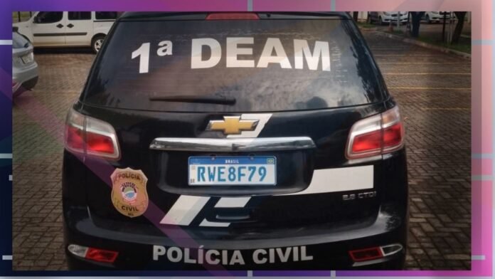 Rear view of a black Chevrolet police SUV with '1ª DEAM' on the rear window, Polícia Civil emblem, and license plate RWE8F79 (Brazil).