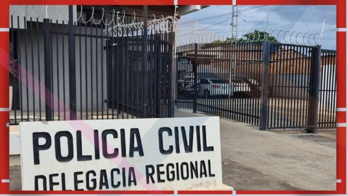 Sign reading 'POLICIA CIVIL DELEGACIA REGIONAL' in front of a tall barbed-wire security fence and gate; a parking area with a white car visible behind.