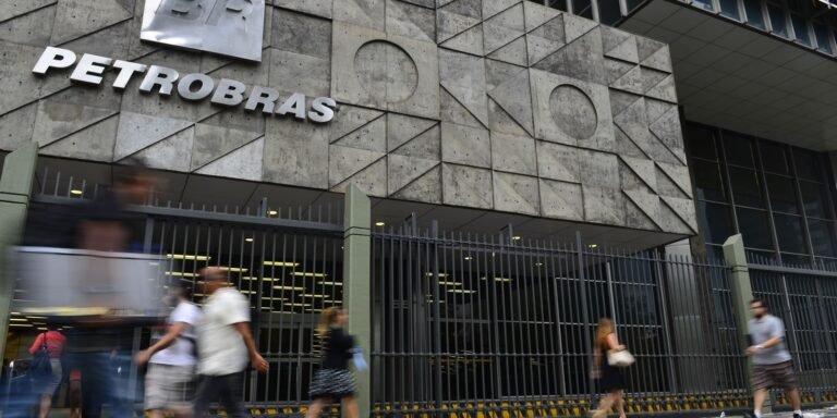Petrobras afasta diretor por venda de gás com ágio de 100%