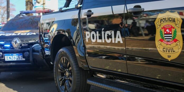 Polícia Civil police car with crest and blue emergency lights on a street (São Paulo)