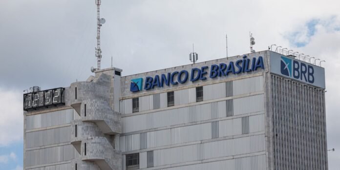 Bank building with a large Banco de Brasília sign (BRB) and rooftop antennas.