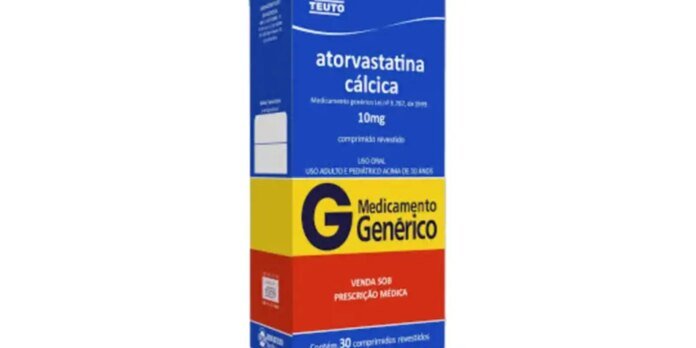 Caixa de medicamento genérico com rótulo 'atorvastatina cálcica' 10 mg, para prescrição médica.