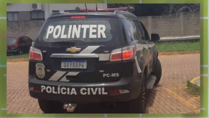 Rear view of a Polícia Civil SUV with POLINTER lettering on the rear window and license plate QAV8A94, parked on brick paving.