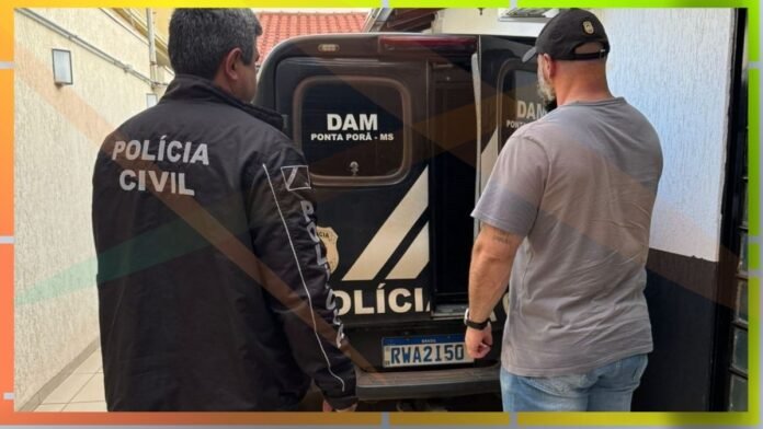 Two men stand beside a black police van marked Polícia Civil in Ponta Porã, MS on a narrow driveway.