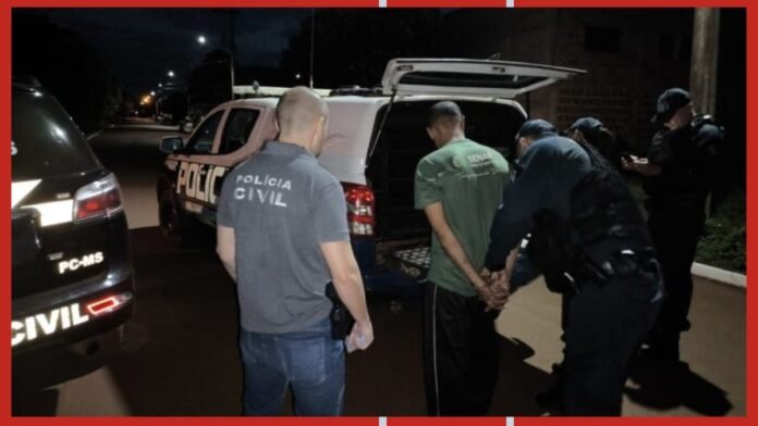 Nighttime scene of Polícia Civil officers detaining a man and guiding him into a police van.