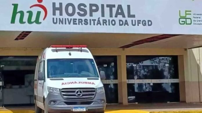 Ambulance parked at the entrance of Hospital Universitário da UFGD.
