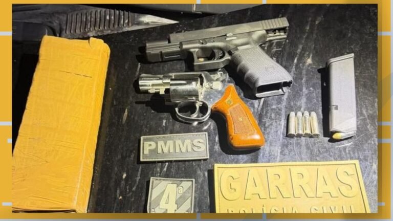 Display of seized weapons and ammunition: two handguns (one with orange grip), a revolver, a magazine, bullets, a badge reading PMMS, and a yellow-wrapped package on a dark surface.