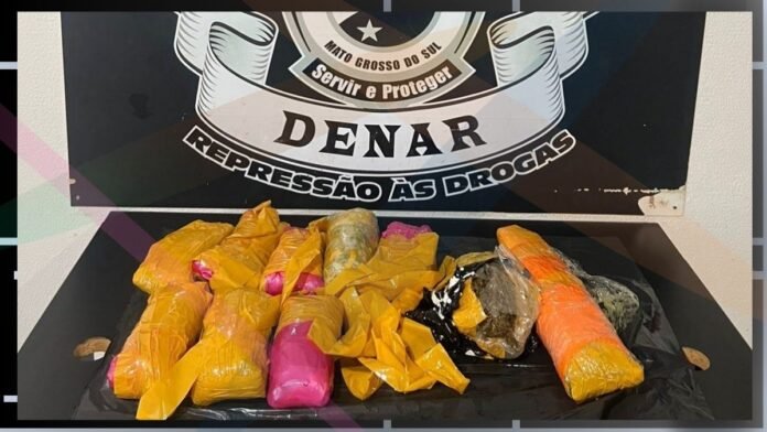 Seized drugs in yellow-wrapped packages on a table, with a DENAR banner in the background.