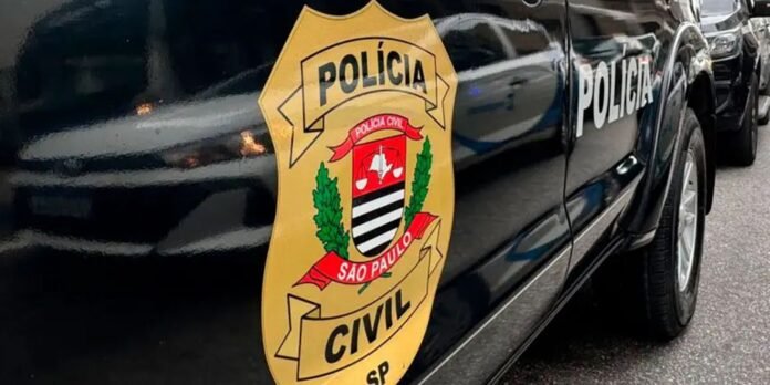 Close-up of a black police car with a large yellow Polícia Civil São Paulo emblem on the door.