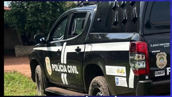 Police Civil pickup truck with bold white stripe and crest parked on a street, showing 'POLÍCIA CIVIL' on the side.