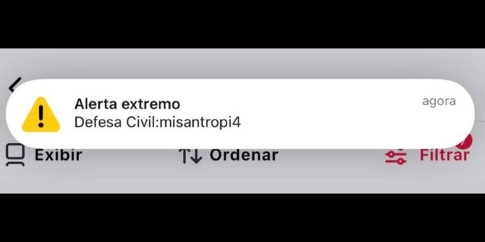 Severe alert banner reading 'Alerta extremo' from Defensa Civil with a yellow warning icon at left.