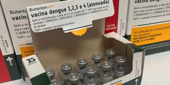 Box containing small vials labeled 1,2,3,4 dengue vaccine (Butantan-DV) in a blister-free carton display