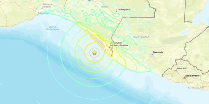 Map showing earthquake epicenter off the southern Mexican coast near the Gulf of Tehuantepec with concentric color rings indicating intensity nearby coastlines and towns notable in the region.
