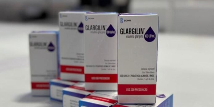 Boxes labeled GLARGILIN insulin on a light surface in a clinical setting.