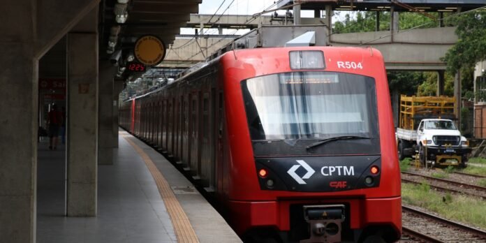 Red CPTM commuter train at a platform, with tracks on the right and a yellow tactile paving strip along the edge.