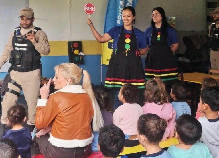 Prefeitura leva educação para o trânsito de forma lúdica a Centro de Educação Infantil