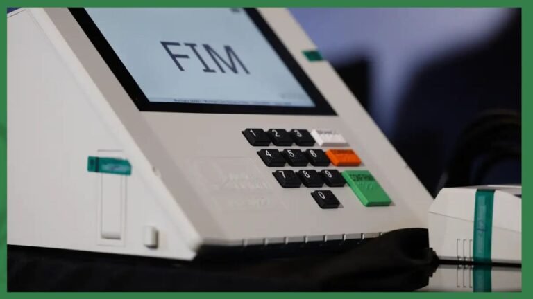 Close-up of a point-of-sale terminal with a numeric keypad and a green enter button; screen shows 'FM'.