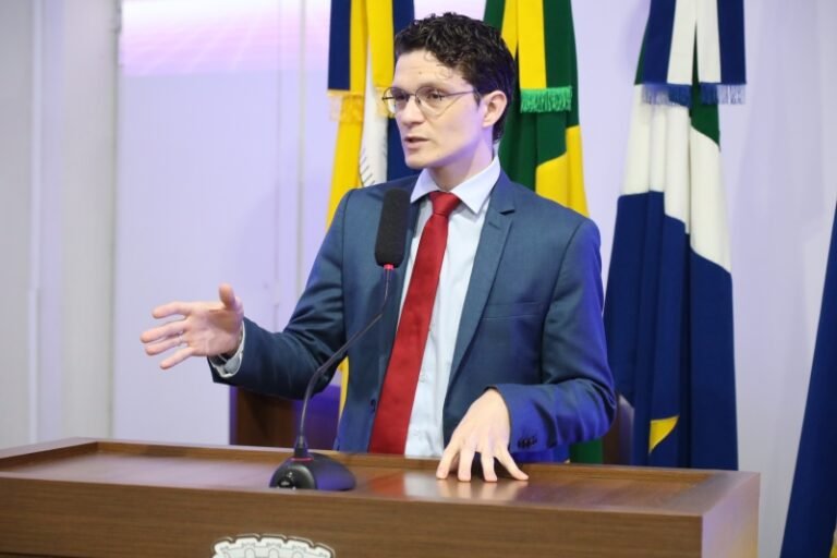 Franklin leva para a tribuna cobranças da classe artística de Dourados