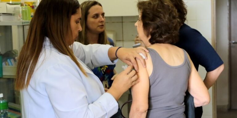 SUS passa a oferecer vacina Pneumo 20 para pessoas com mais de 85 anos