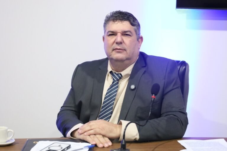 Yuri pede revitalização de quadra de escola indígena antes dos jogos escolares