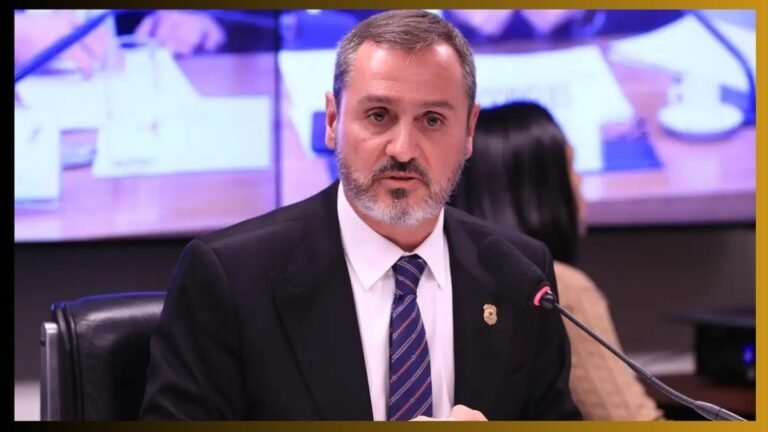 Dino reconduz Andrei Rodrigues ao comando da Polícia Federal