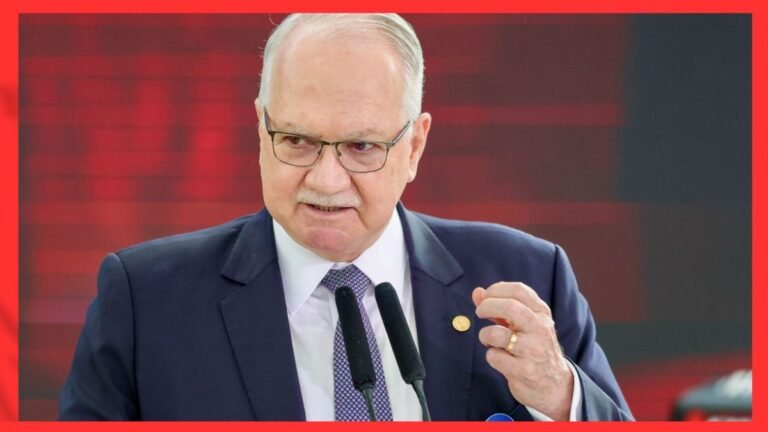 Fachin fixa prazo de cinco dias para Mendonça e Gonet se manifestarem sobre acusação contra Moraes