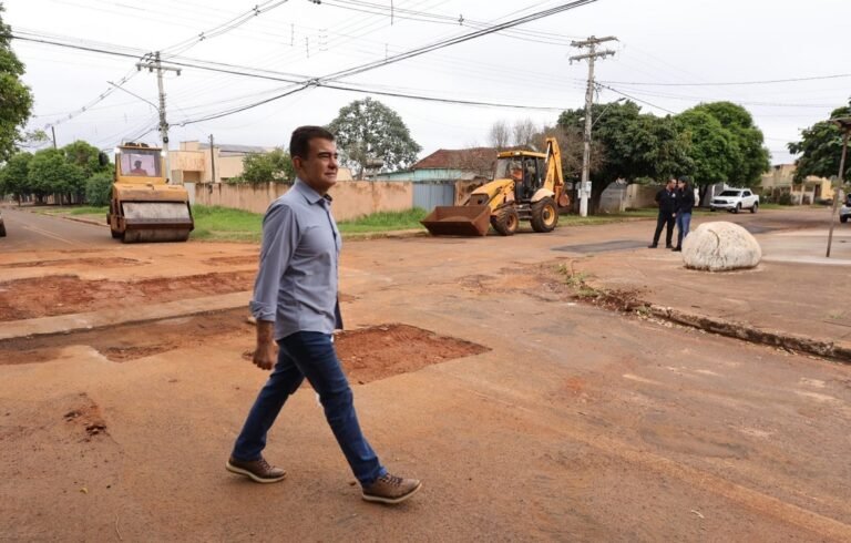 Prefeitura inicia recuperação de ruas no Terra Roxa após chuvas ampliarem buracos