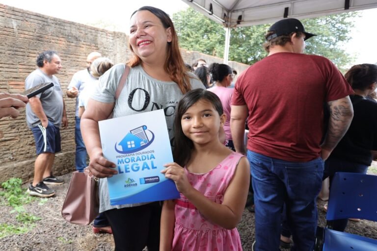 Prefeitura regulariza mais de 2 mil imóveis e garante segurança jurídica às famílias