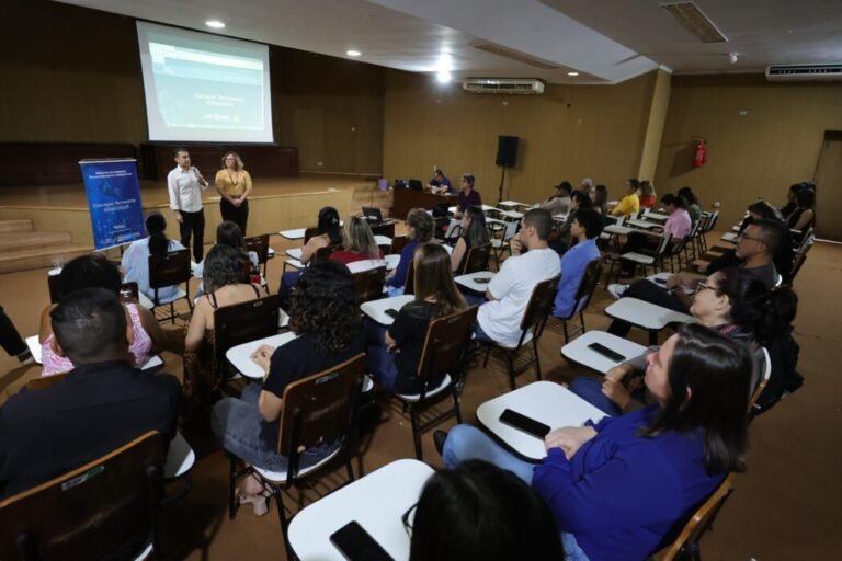 Prefeitura promove palestra sobre saúde mental para trabalhadores da Assistência Social