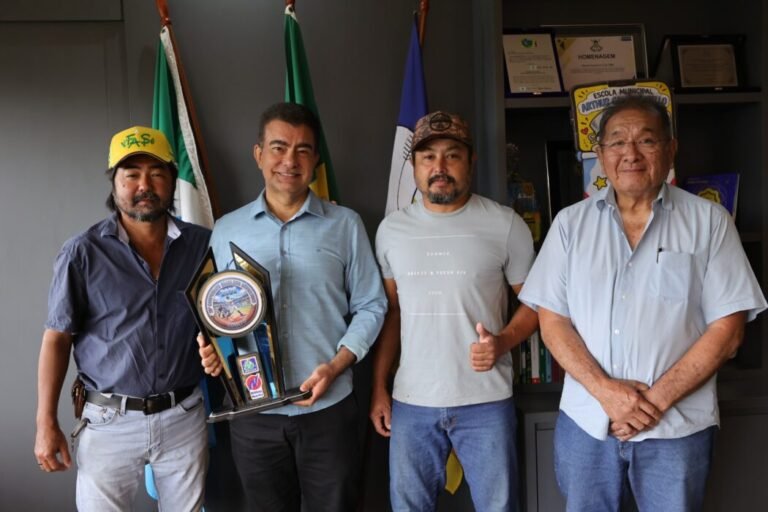 Prefeito Marçal Filho recebe campeões brasileiros de beisebol e destaca incentivo ao esporte local