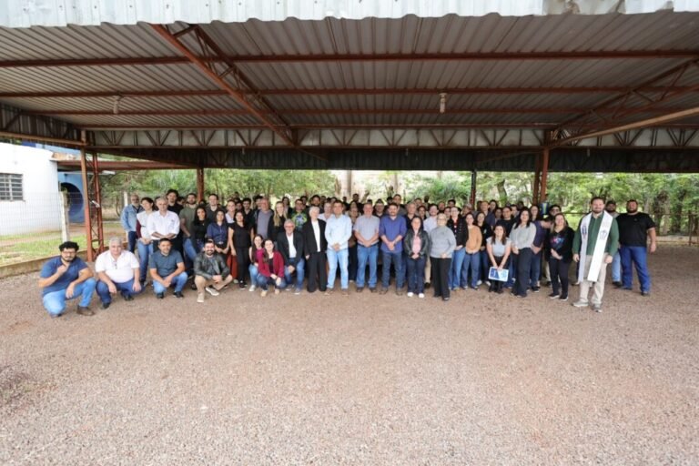Prefeitura homenageia servidores da Saúde e destaca dedicação no cuidado com a população