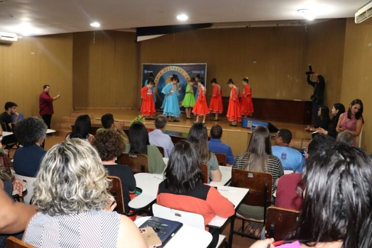 Prefeitura define regras para o programa Escola Destaque Educando com Amor 2026