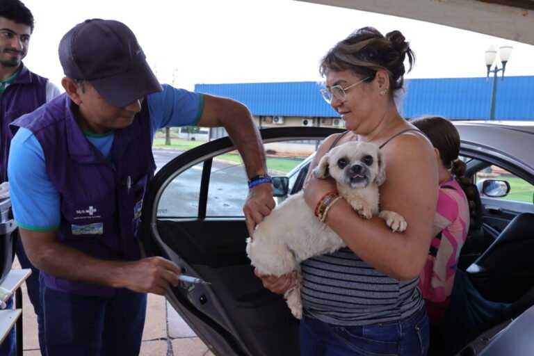 Prefeitura leva vacinação antirrábica a três regiões de Dourados nesta sexta-feira